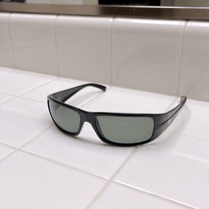 A man Ray-ban sun glass.